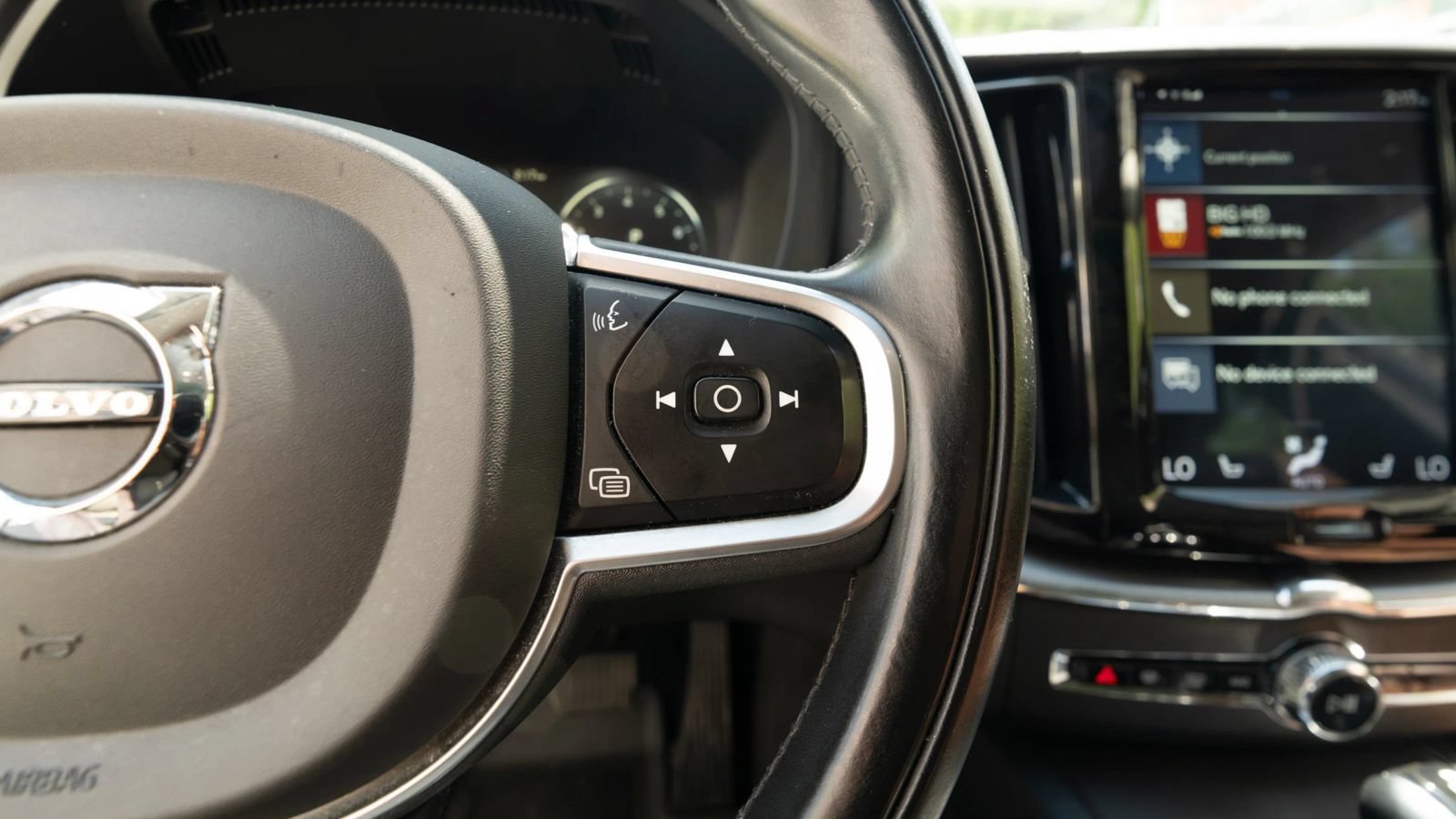Used 2019 Volvo XC60 T5 Momentum w/ Multimedia Package AWD/4WD image 42