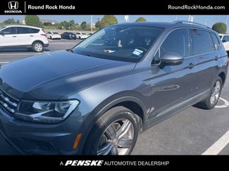 Used 2020 Volkswagen Tiguan SEL image 1