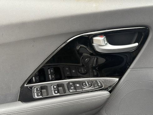 Used 2017 Kia Niro EX image 10