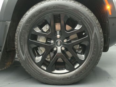 Used 2020 Land Rover Defender 110 HSE AWD/4WD image 15