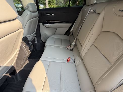 Used 2021 Cadillac XT4 Premium Luxury FWD image 32