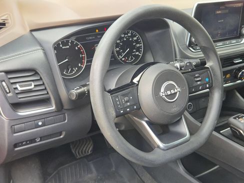 Used 2023 Nissan Rogue SV FWD image 10