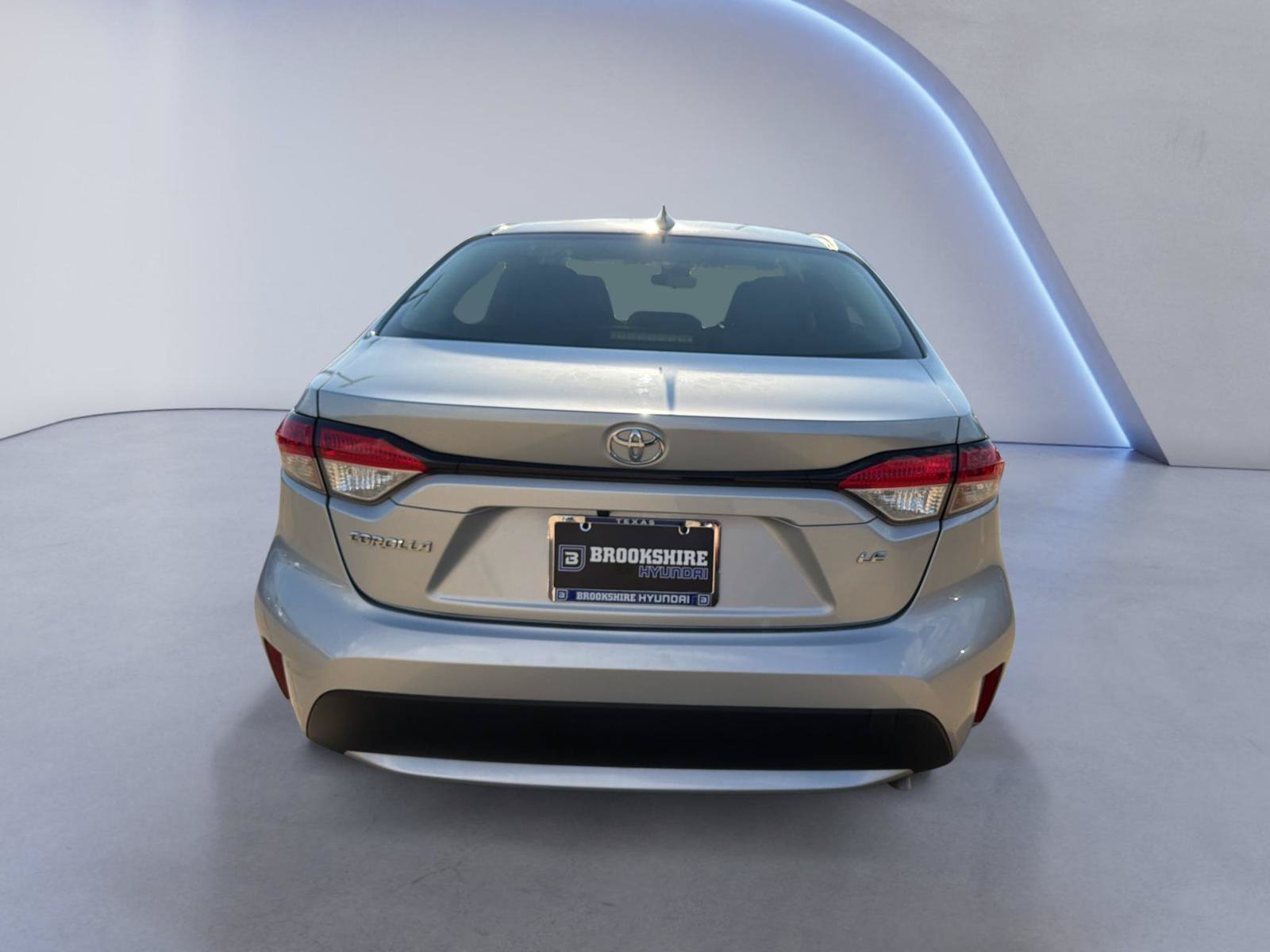 Used 2020 Toyota Corolla LE FWD image 6