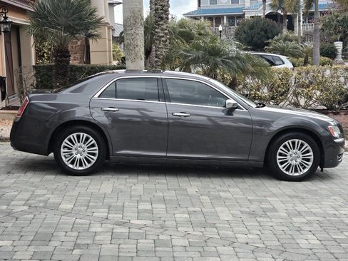 Used 2014 Chrysler 300 C image 40