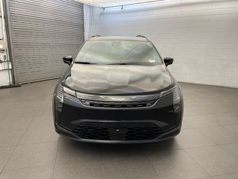 New 2027 Chrysler Pacifica Limited w/ S Appearance Package FWD image 6