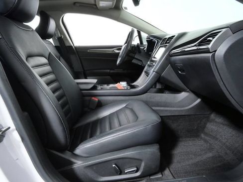 Used 2017 Ford Fusion SE w/ Equipment Group 202A AWD/4WD image 11