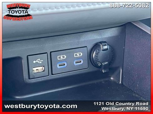 Used 2022 Toyota Highlander XLE AWD/4WD image 37