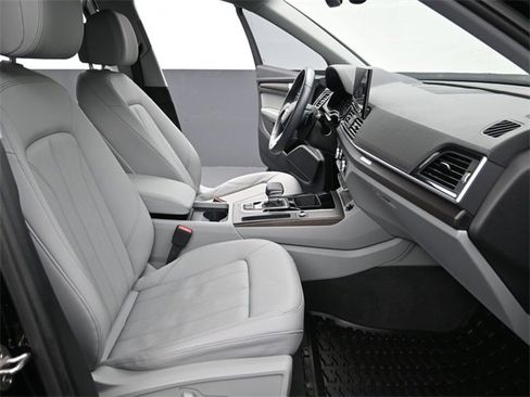 Used 2024 Audi Q5 2.0T Premium image 16