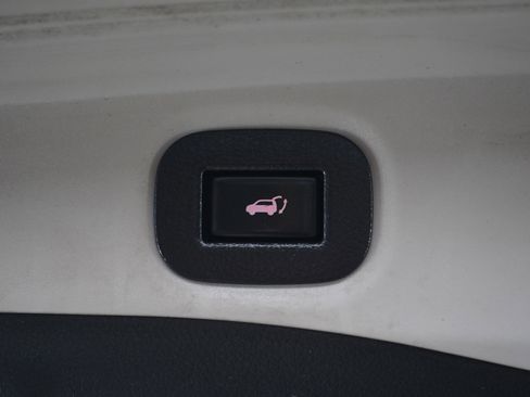 Used 2016 Nissan Rogue SV w/ SV Premium Package AWD/4WD image 17