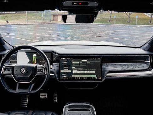 Used 2022 Rivian R1T Adventure image 11