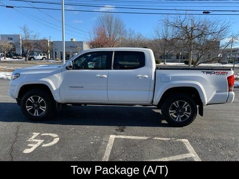 Used 2017 Toyota Tacoma TRD Sport image 9