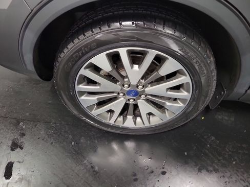 Used 2022 Ford Escape Titanium FWD image 11