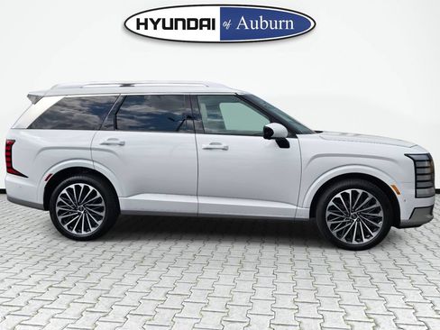 Certified 2026 Hyundai Palisade Calligraphy FWD image 4