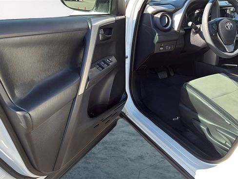 Used 2017 Toyota RAV4 LE image 27