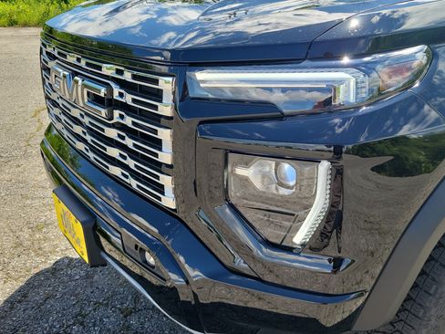 New 2026 GMC Canyon Denali w/ LPO, Denali Black Edition AWD/4WD image 14