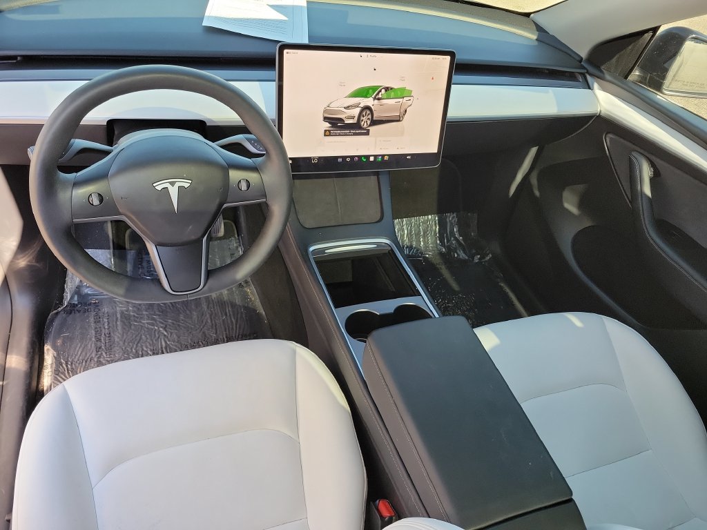 Used 2024 Tesla Model Y 2WD image 14