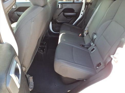 Used 2023 Jeep Gladiator Sport image 14