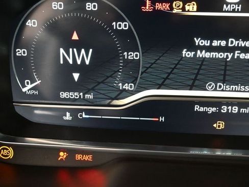 Used 2022 GMC Yukon SLT w/ SLT Premium Package image 18