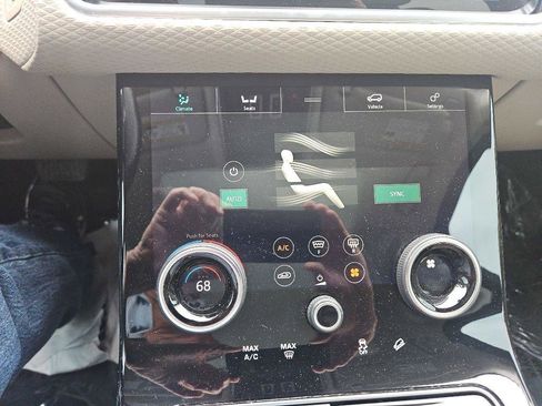 Used 2018 Land Rover Range Rover Velar S AWD/4WD image 22