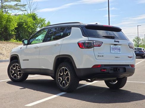 Used 2025 Jeep Compass Trailhawk w/ Trailer Tow Group AWD/4WD image 24