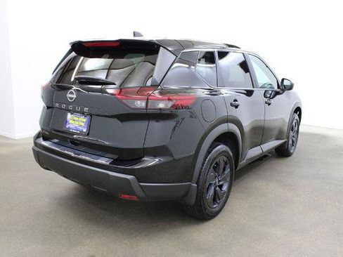 Certified 2026 Nissan Rogue SV FWD image 5