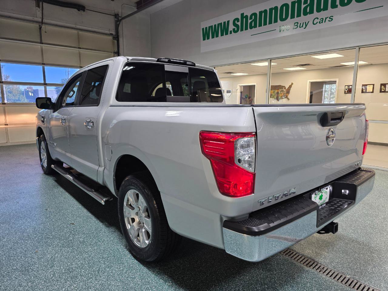 Used 2017 Nissan Titan SV RWD image 9