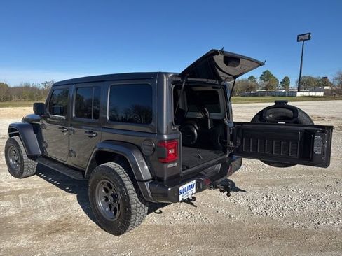 Used 2020 Jeep Wrangler Unlimited Sahara image 4