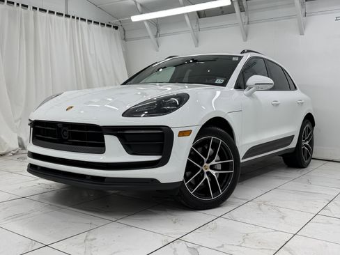 Certified 2024 Porsche Macan image 7