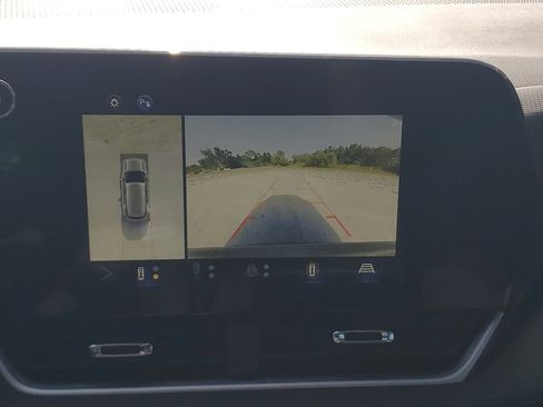 Used 2025 Chevrolet Equinox LT w/ Safety and Technology Package FWD image 17