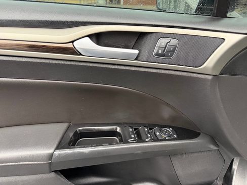 Used 2016 Ford Fusion SE w/ Equipment Group 202A FWD image 12