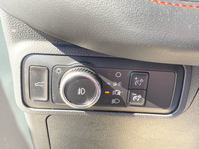 Used 2025 Ford Explorer ST-Line w/ ST-Line Street Pack AWD/4WD image 18