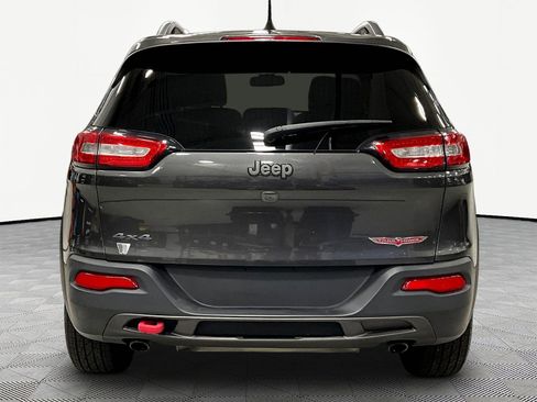 Used 2017 Jeep Cherokee Trailhawk w/ Cold Weather Group AWD/4WD image 5