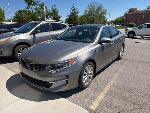 Used 2018 Kia Optima EX w/ Premium Package FWD image 2
