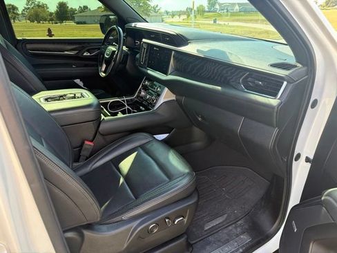Used 2022 GMC Yukon Denali w/ Denali Ultimate Package AWD/4WD image 12