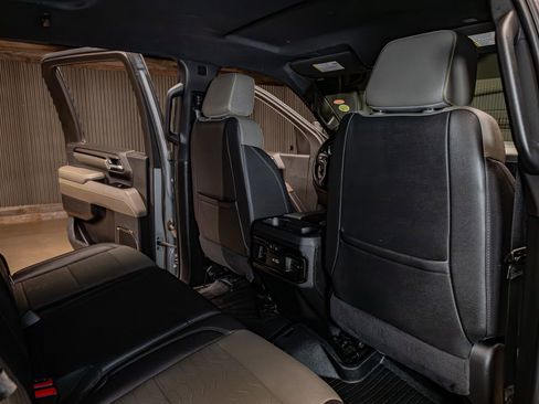 Used 2024 Chevrolet Silverado 2500 ZR2 w/ Technology Package image 24