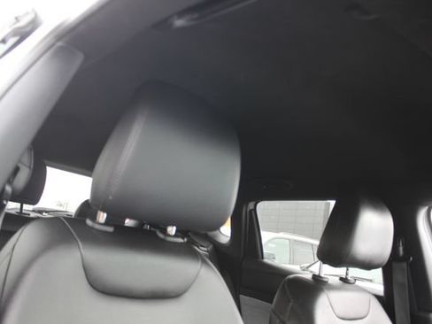 Used 2024 Jeep Compass Latitude AWD/4WD image 31