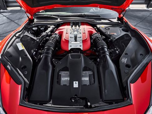 Used 2020 Ferrari 812 Superfast RWD image 17