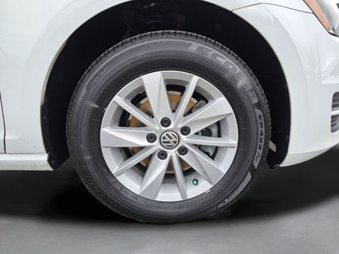 Used 2017 Volkswagen Golf S image 26