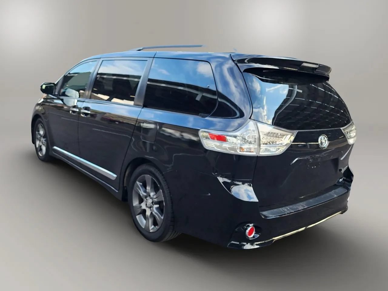 Used 2016 Toyota Sienna SE Premium FWD image 11