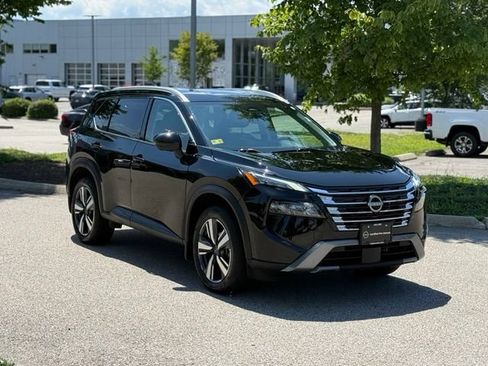 Used 2024 Nissan Rogue SL AWD/4WD image 3