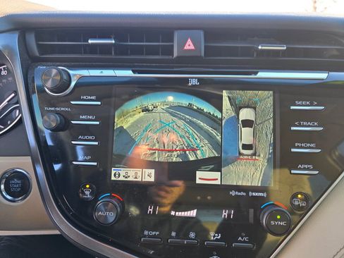 Used 2018 Toyota Camry XLE image 23