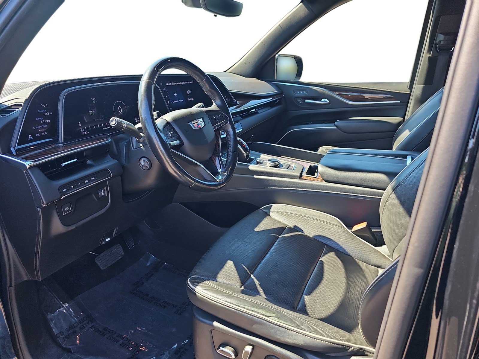 Used 2022 Cadillac Escalade Premium Luxury AWD/4WD image 13