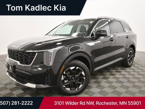 Certified 2025 Kia Sorento S image 1