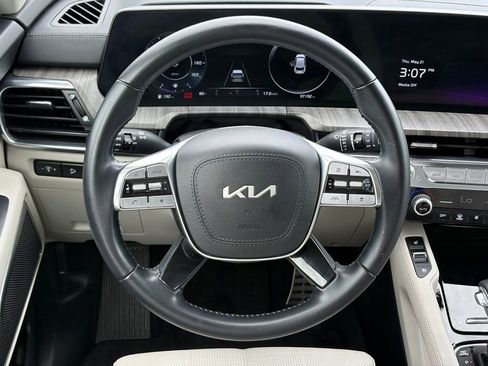 Used 2024 Kia Telluride SX w/ Towing Package FWD image 32