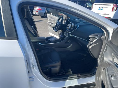 Used 2017 Chevrolet Volt Premier w/ Driver Confidence II Package image 47