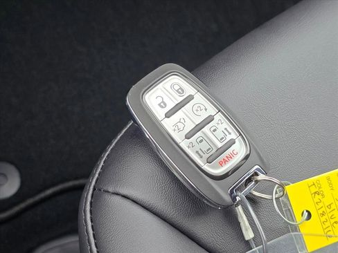 New 2026 Chrysler Pacifica Select w/ S Appearance Package image 13