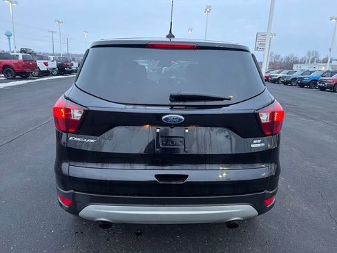 Used 2019 Ford Escape SE image 4