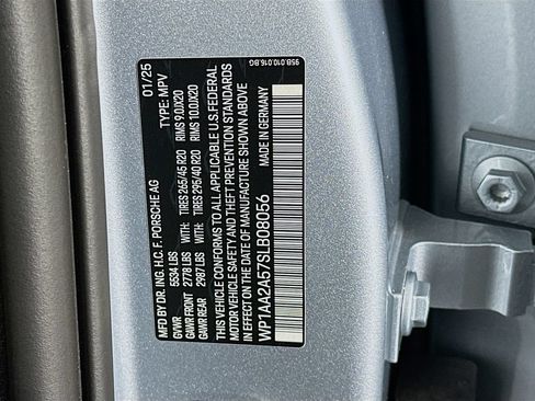 Certified 2025 Porsche Macan AWD/4WD image 35