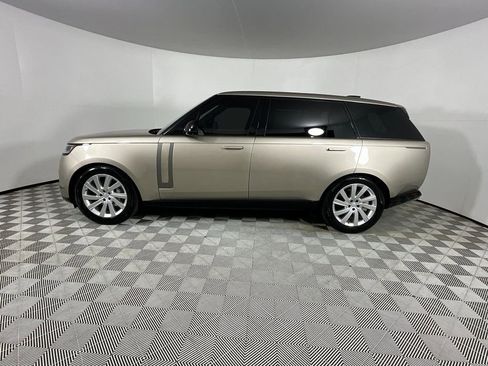 Used 2025 Land Rover Range Rover Long Wheelbase SE image 2
