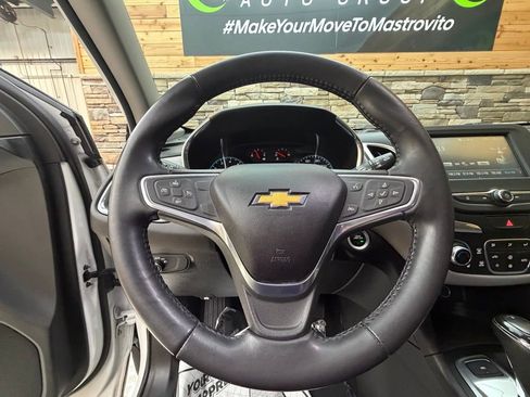 Used 2018 Chevrolet Equinox LT image 16